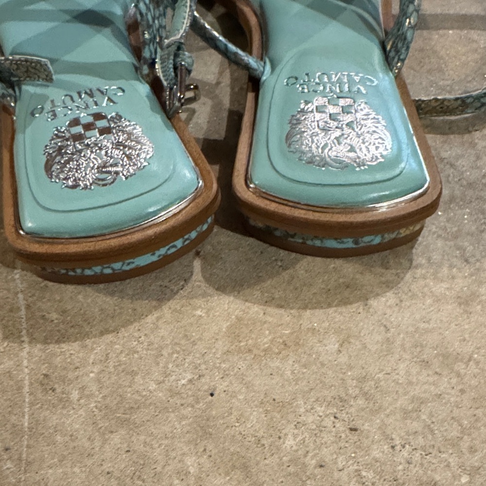 🦄🦄 VINCE CAMUTO Green Strappy Sandals - Picture 4 of 6